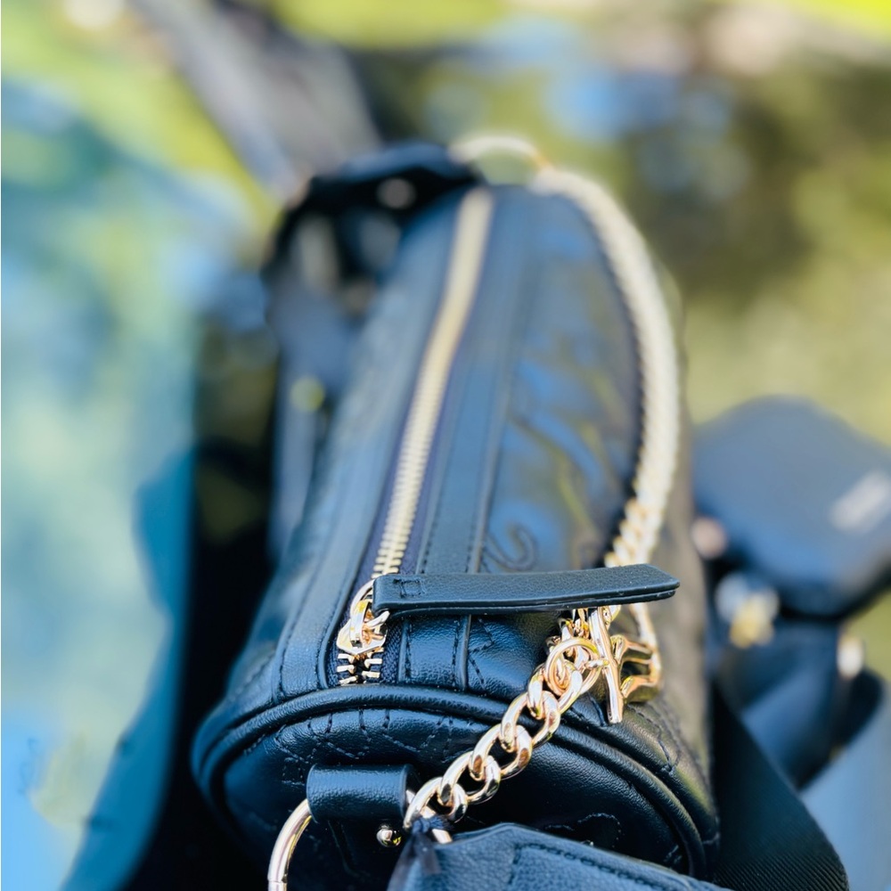 Juicy Couture Black Crossbody Bag with Gold Chain - Picture 6 of 7